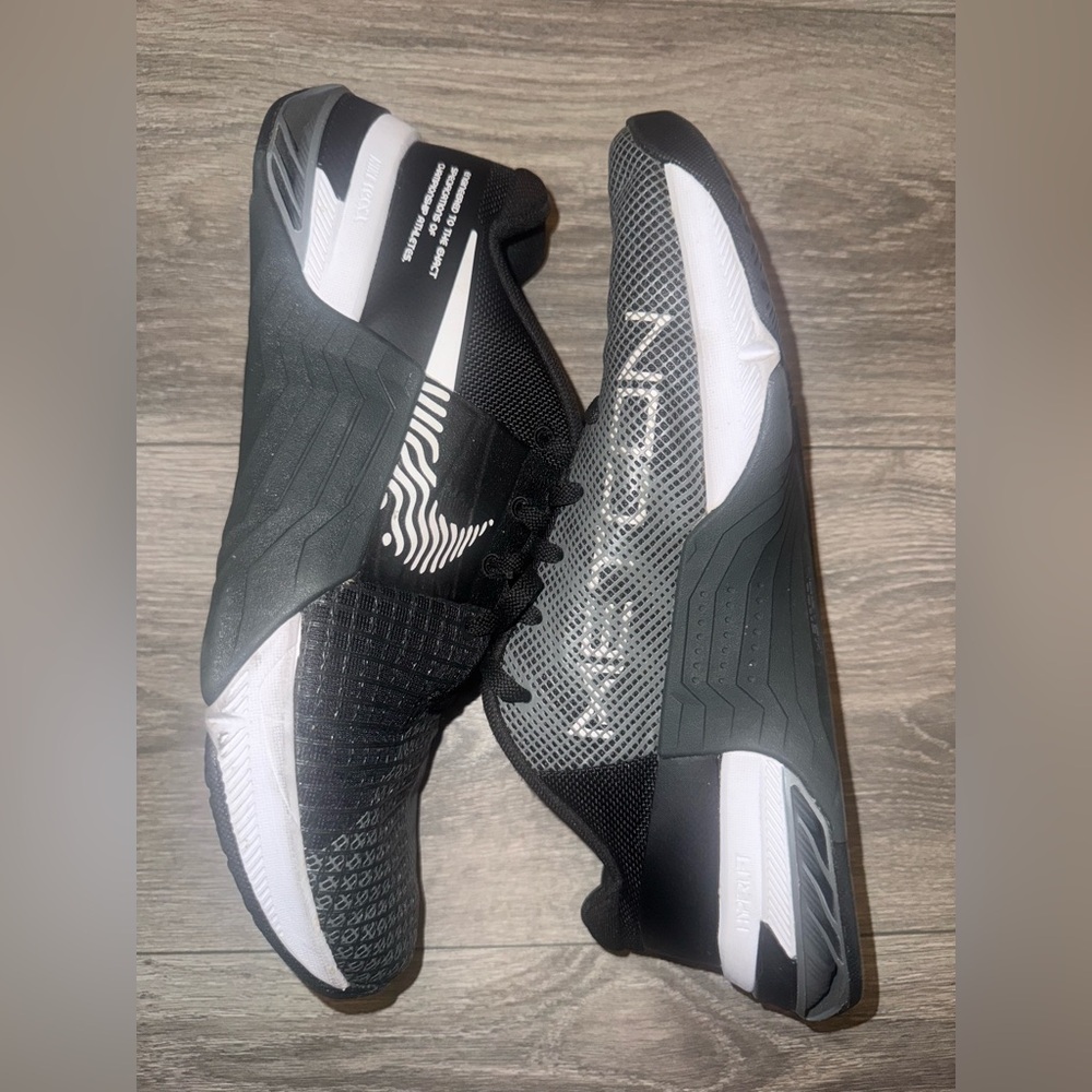 WORN NIKE METCON 8 SIZE 10 WOMENS